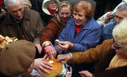 Polacy z Kazachstanu witani w Lublinie chlebem i solą, Boże Narodzenie 2006 r.