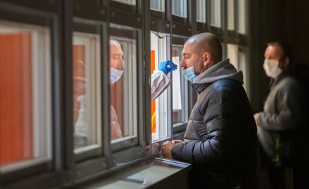 Testy na Covid-19 w Krakowie będą dobrowolne, a gmina wyda na nie 6 tys. zł.