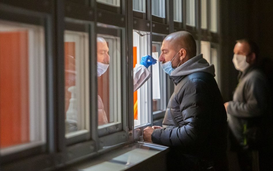 Testy na Covid-19 w Krakowie będą dobrowolne, a gmina wyda na nie 6 tys. zł.