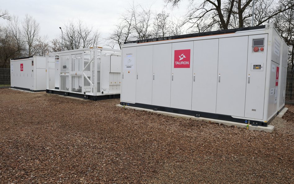 Budowa magazynów energii jest kluczowa dla transformacji energetycznej i stabilnego funkcjonowania s