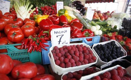 Bazar przy hali Mirowskiej w Warszawie