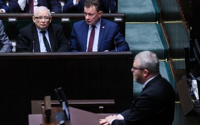 Trzy prawicowe, czyli PiS i obie Konfederacje mają 46,8 proc. poparcia.
