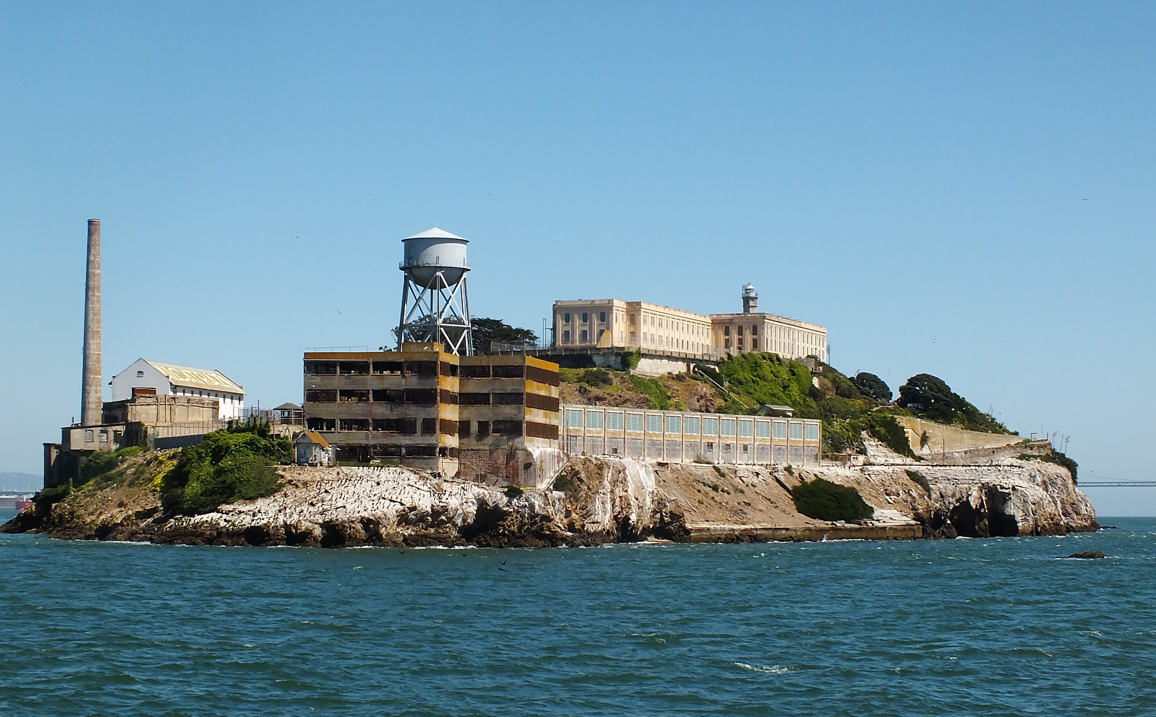 Trump reaktywuje słynne więzienie w Alcatraz? Prokurator generalna bada stan obiektu