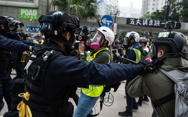 Hongkong: Po służbie wspierał protesty. Policjant został aresztowany