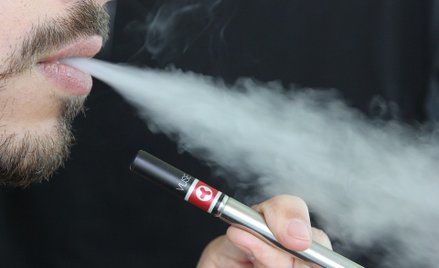 W USA walczą z "epidemią" e-papierosów wśród młodzieży