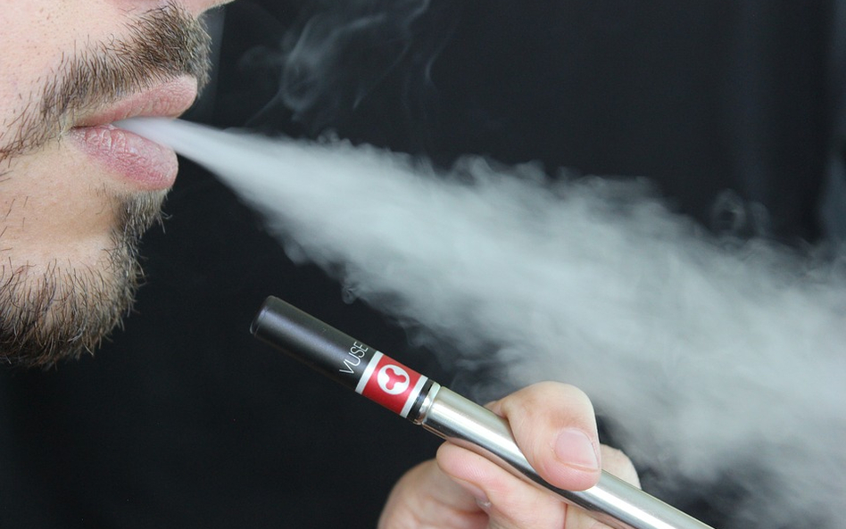 W USA walczą z "epidemią" e-papierosów wśród młodzieży