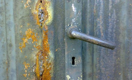 Strach przed siostrą i jej konkubentem nie pomoże w meldunku