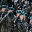By przyciągnąć nowych rekrutów do armii, trzeba im zaoferować porządne stawki wynagrodzeń