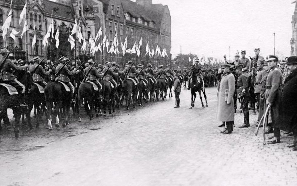 Naczelnik państwa Józef Piłsudski w towarzystwie dowódcy Wojsk Wielkopolskich gen. Józefa Dowbora-Mu