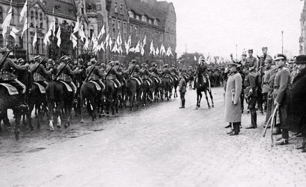Naczelnik państwa Józef Piłsudski w towarzystwie dowódcy Wojsk Wielkopolskich gen. Józefa Dowbora-Mu