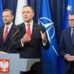 Prezydent RP Karol Nawrocki (C), szef gabinetu prezydenta Paweł Szefernaker (P) oraz szef Kancelarii