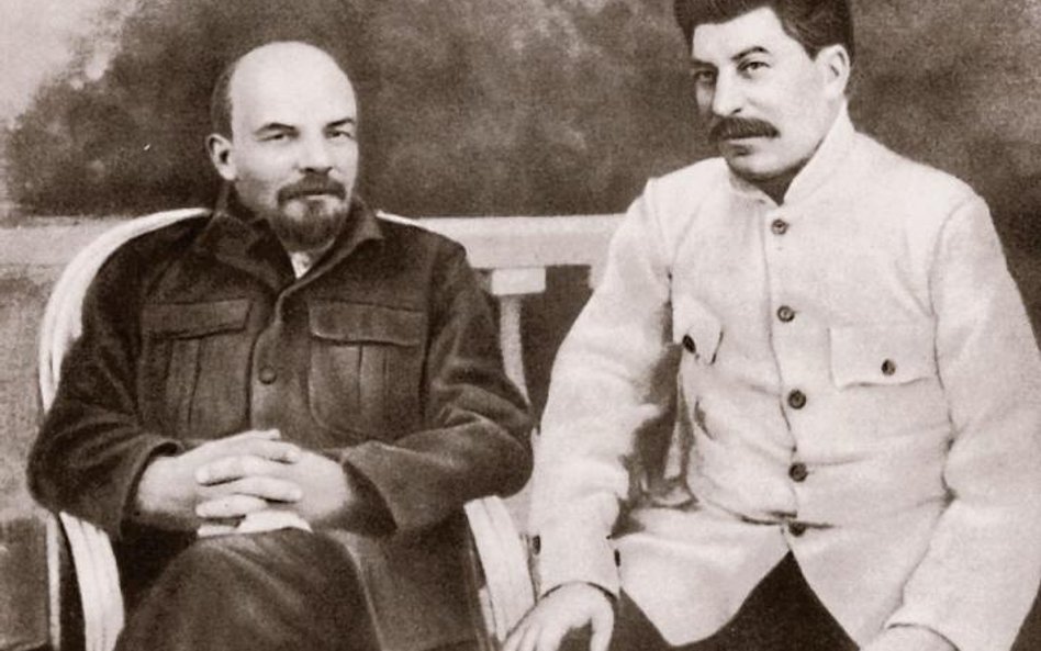 Władimir Iljicz Lenin (1870–1924) i Józef Stalin (1879–1953) w Gorkach pod Moskwą, 1922 r.