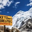 Mount Everest jest wyższy o niemal metr