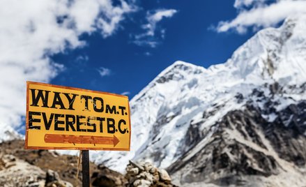 Mount Everest jest wyższy o niemal metr