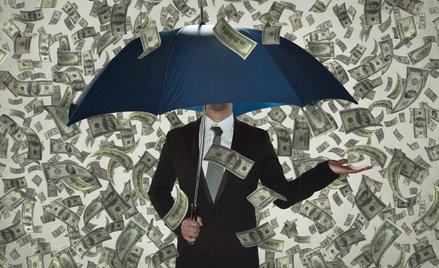 Prezesi w pandemii dostają podwyżki. Pracownicy wręcz przeciwnie