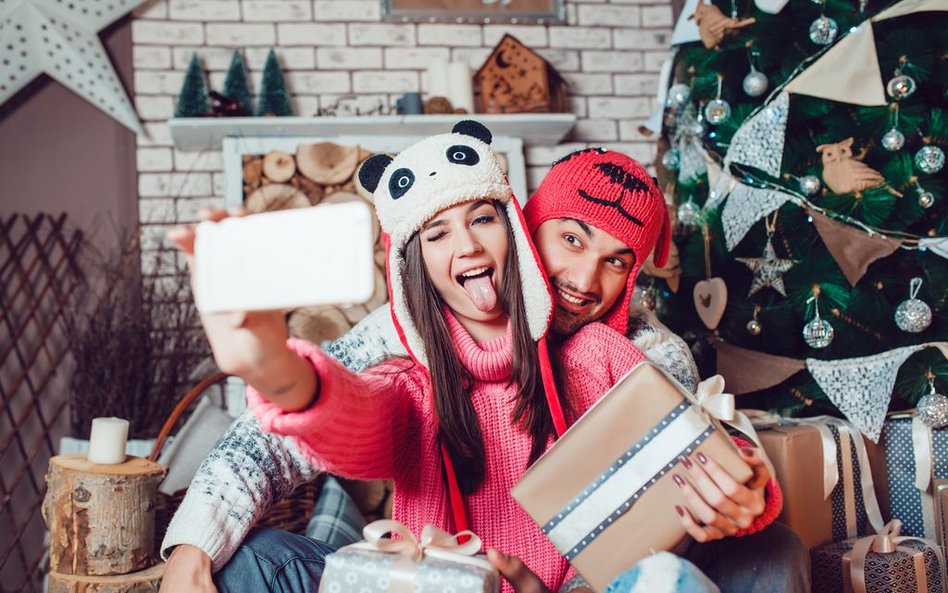Co robimy w święta na smartfonach? Randki, zdjęcia i lans w internecie