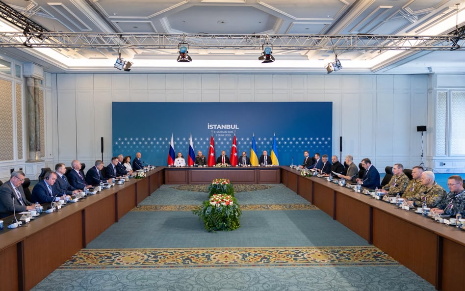 Trudne rozmowy w Stambule o zawieszeniu broni. Putin podsuwa Ukrainie dwa scenariusze