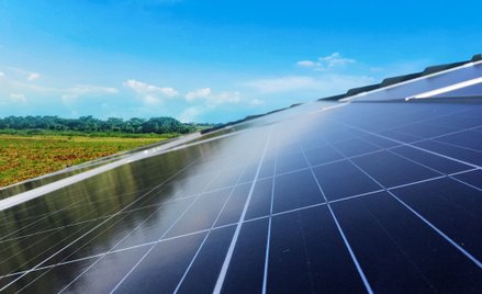 Giganci ostrzą sobie zęby na projekty fotowoltaiczne