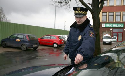 Wezwania do uiszczenia opłaty dodatkowej za brak biletu parkingowego nie można zaskarżyć do sądu