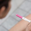 Kazali pasażerce wykonać test ciążowy przed wejściem do samolotu