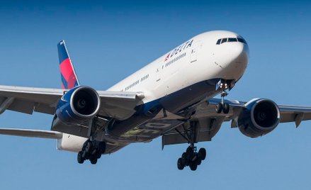 Nauczyciele pozwali linie lotnicze za zrzucenie paliwa na szkołę