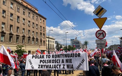 Uczestnicy marszów przynieśli ze sobą transparenty