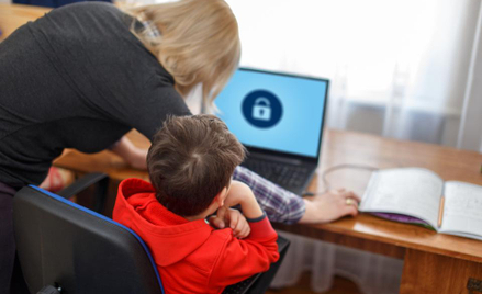 Granice kontroli dziecka w internecie