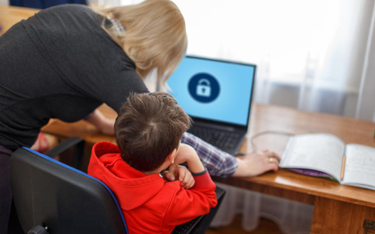 Granice kontroli dziecka w internecie