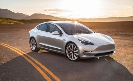 Tesla mniej kolorowa