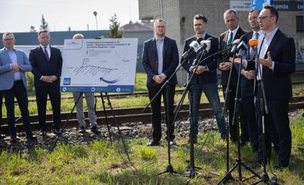 Chcemy, aby mieszkańcy mogli jak najszybciej skorzystać z powrotu pociągów – deklarował w Łomży mini