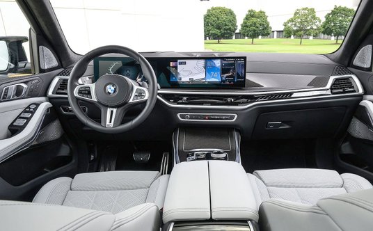 BMW X7 M60i