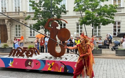 Syrenkom towarzyszyły występy artystyczne