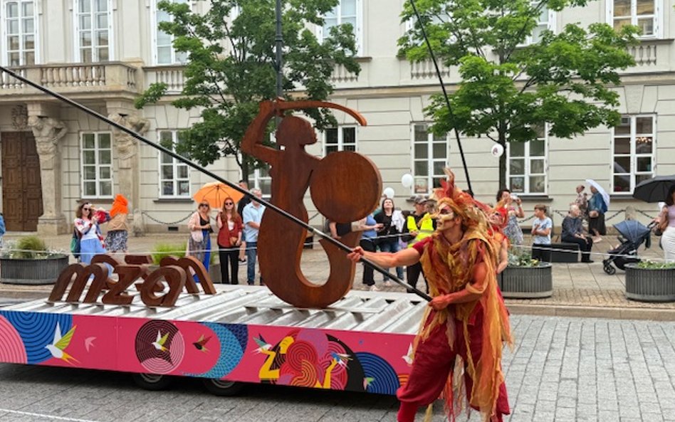 Syrenkom towarzyszyły występy artystyczne