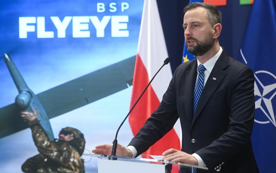 Wicepremier, minister obrony narodowej Władysław Kosiniak-Kamysz podczas podpisania umowy wykonawcze