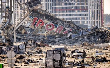 Kto zapłaci za odbudowę? Zbombardowane w marcu centrum handlowe w Kijowie
