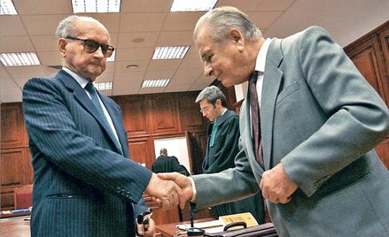 Zgodnie z projektem generałowie Wojciech Jaruzelski i Czesław Kiszczak, którzy dziś otrzymują co mie