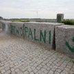 Pomnik w Jedwabnem, na którym wymalowano rasistowskie hasła, został odsłonięty w 60. rocznicę pogrom