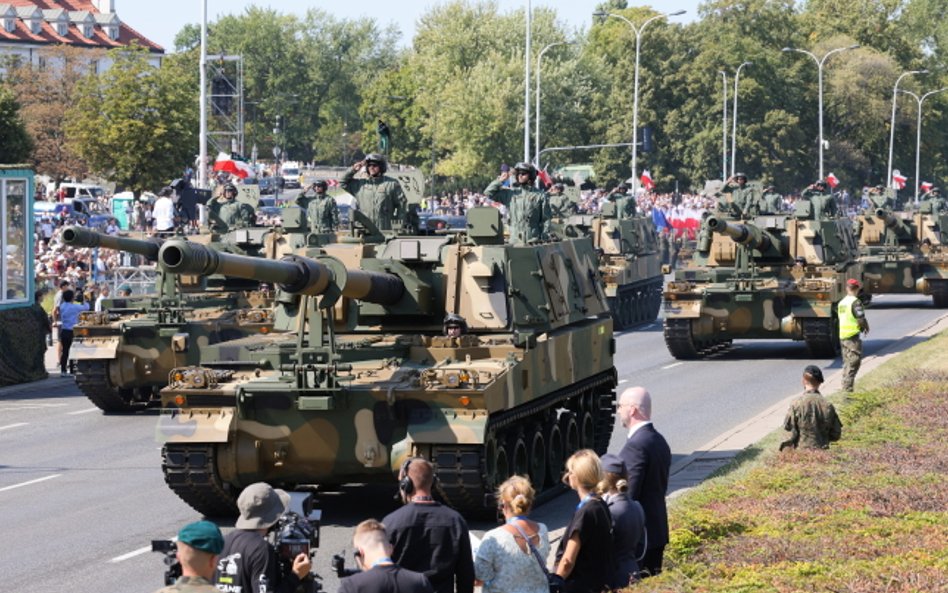 WIdzowie parady po jej przejściu podkreślali swoje zaskocznie ilością zaprezentowanego sprzętu