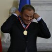 Premier to przystojniak, który dużo mówi, mało robi - wynika z sondażu CBOS