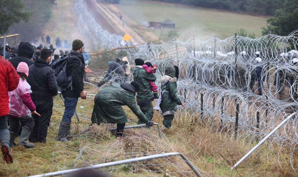 Imigranci Na Granicy Z Białorusią