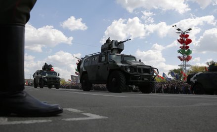 Białoruska armia w czasie parady wojskowej w Mińsku