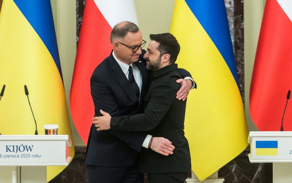 Prezydent RP Andrzej Duda oraz prezydent Ukrainy Wołodymyr Zełenski w Kijowie. Zdjęcie archiwalne z 