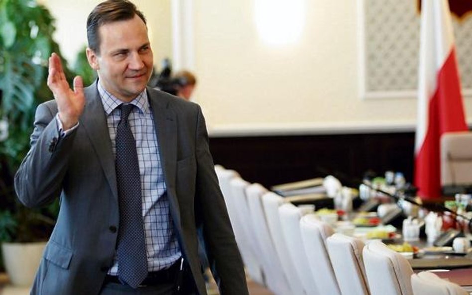 Minister spraw zagranicznych Radosław Sikorski przeprosił za błąd, ale nie na oficjalnej stronie MSZ