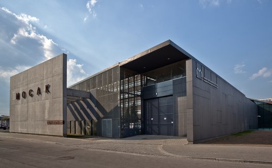 MOCAK czyli Muzeum Sztuki Współczesnej w Krakowie – najbardziej charakterystyczny obiekt Zabłocia.