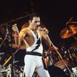 Freddie Mercury podczas koncertu Queen w Londynie, fotografia z 1984 roku