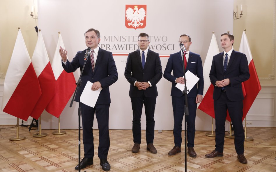 Największa grupa ankietowanych uważa, że projekt zostanie jednak przyjęty przez Sejm, ale głosami Pi