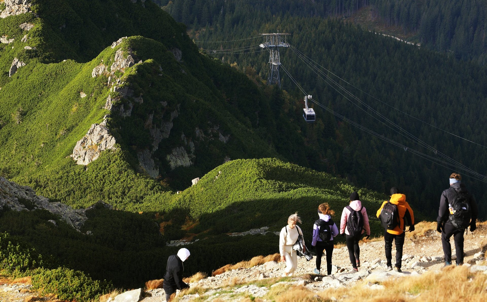 Kapryśna pogoda latem odciągnęła turystów od Bałtyku. Zyskały na tym polskie góry
