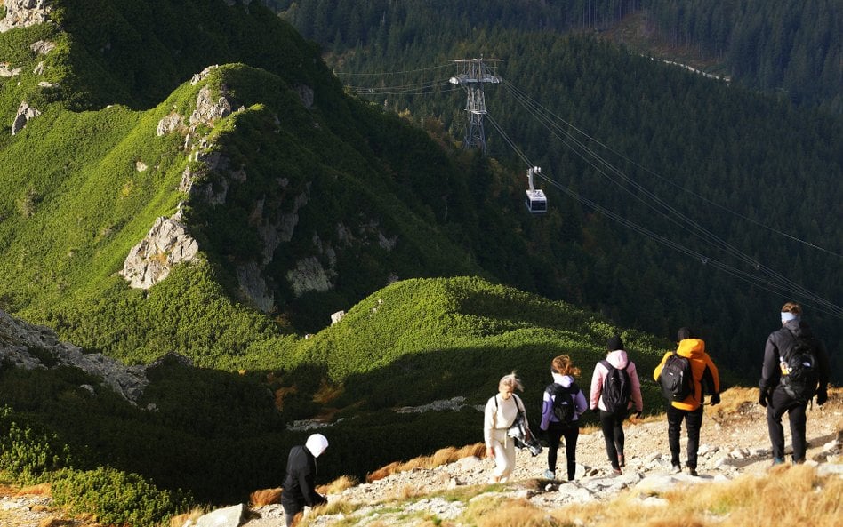 Kapryśna pogoda latem odciągnęła turystów od Bałtyku. Zyskały na tym polskie góry