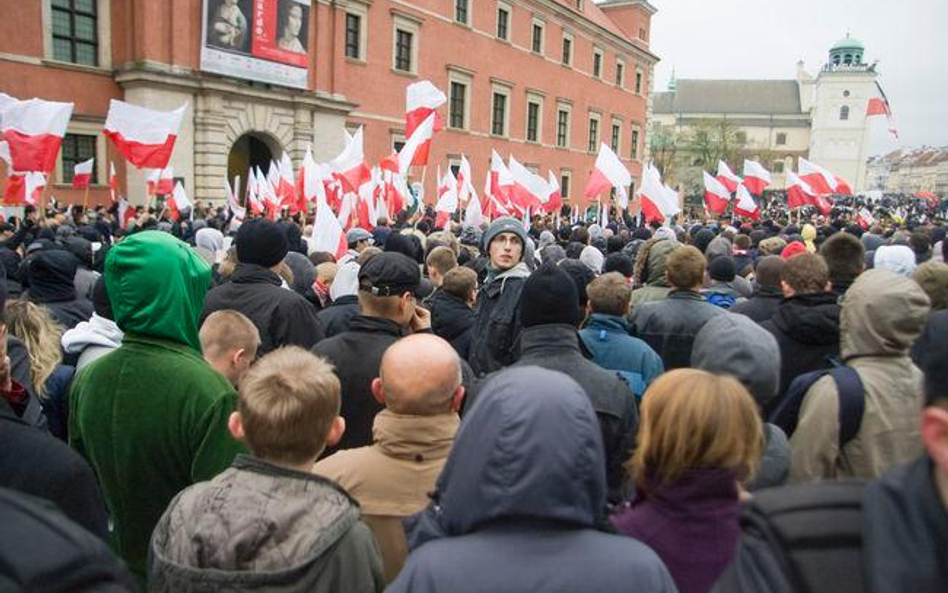 Zakaz organizacji kilku zgromadzeń w tym samym czasie i miejscu, obciążanie organizatorów odpowiedzi