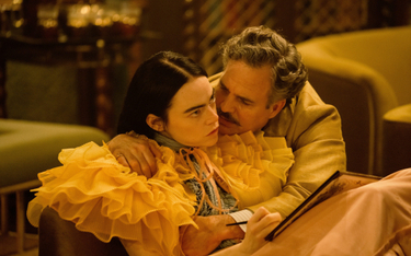 Emma Stone i Mark Ruffalo w „Biednych istotach”. Od piątku w kinach